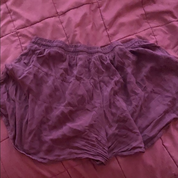 Maroon shorts size medium - Picture 2 of 5